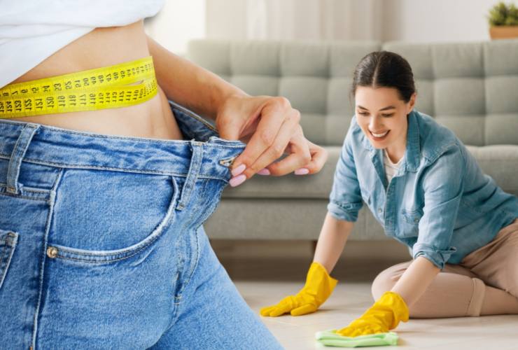 Donna fa pulizie, silhouette femminile