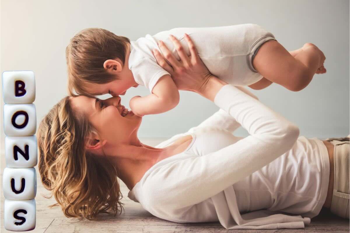 Mamma con bambino, scritta bonus