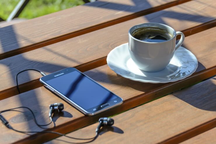 telefono tazza di caffè