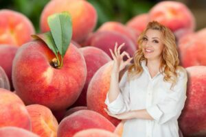 Pesche, donna fa ok con la mano