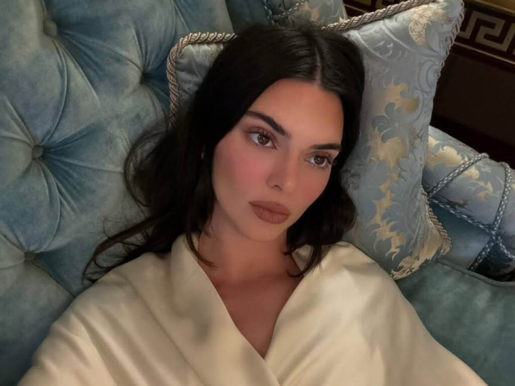 kendal jenner in posa su instagram