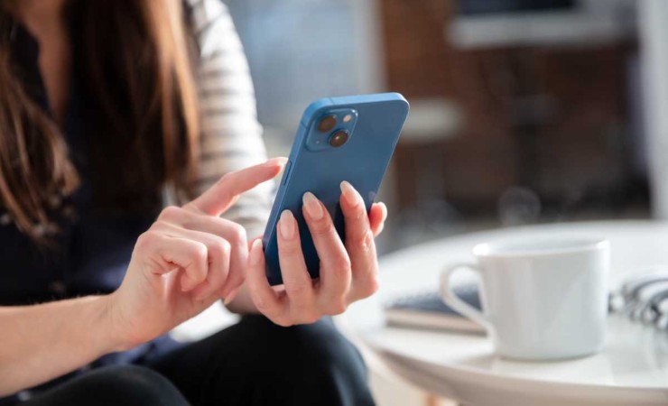 Persona con cellulare